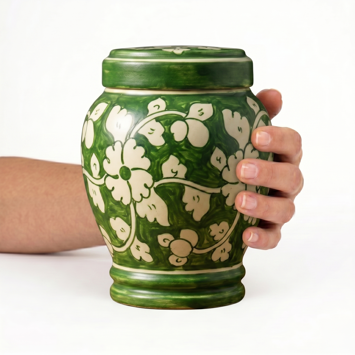 Alder cremation urn, 2.0 size scale view