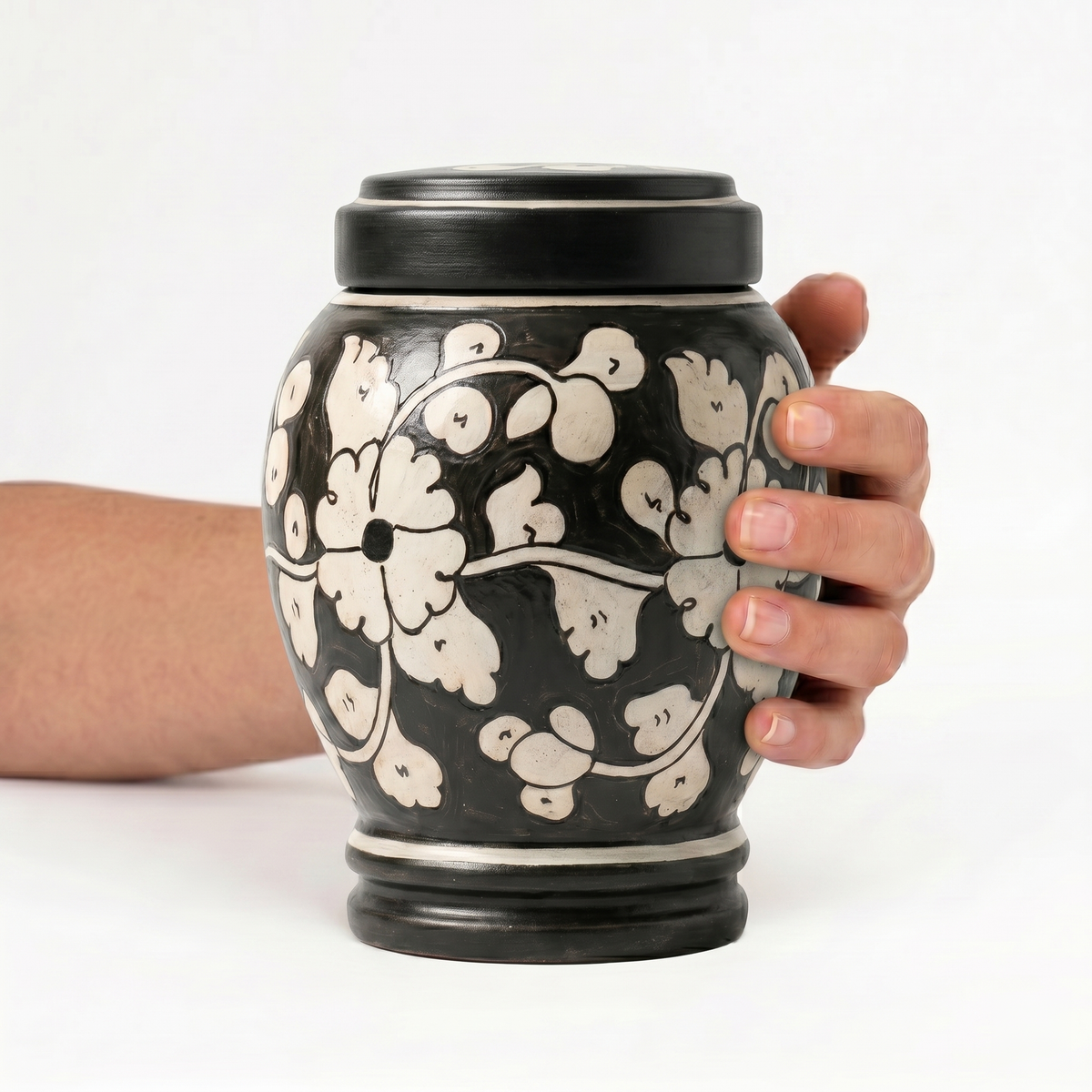 Raven cremation urn, 2.0 size scale view