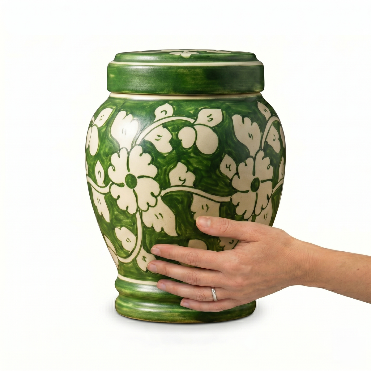 Alder cremation urn, 4.0 size scale view
