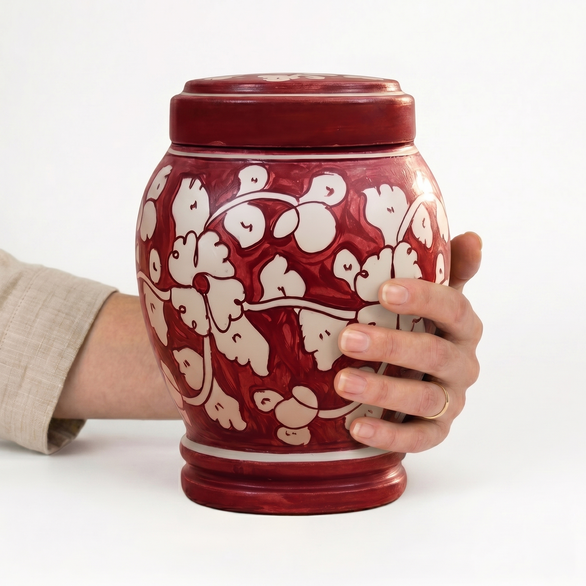 Cherry cremation urn, 3.0 size scale view