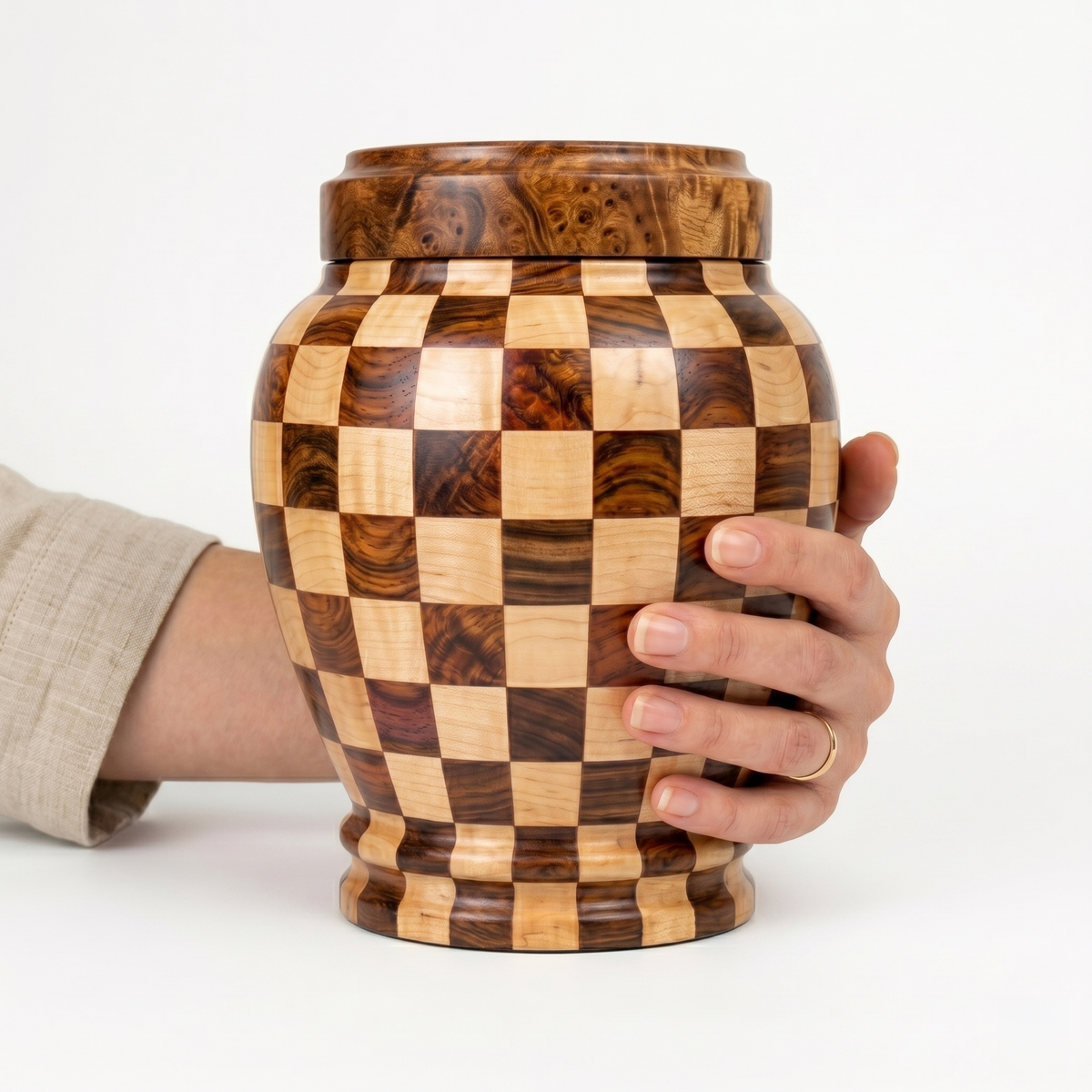 Dama cremation urn, 3.0 size scale view