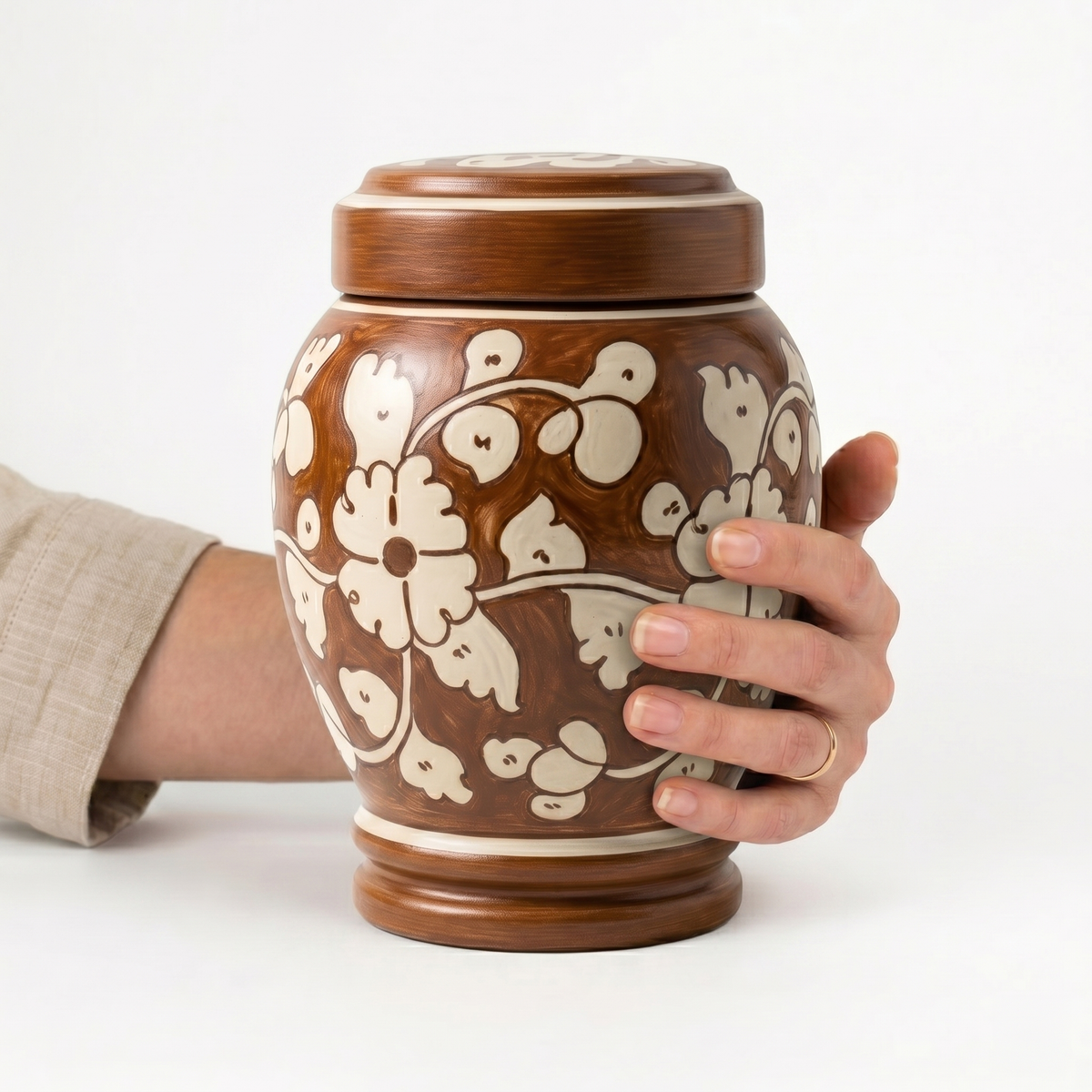 Elm cremation urn, 3.0 size scale view