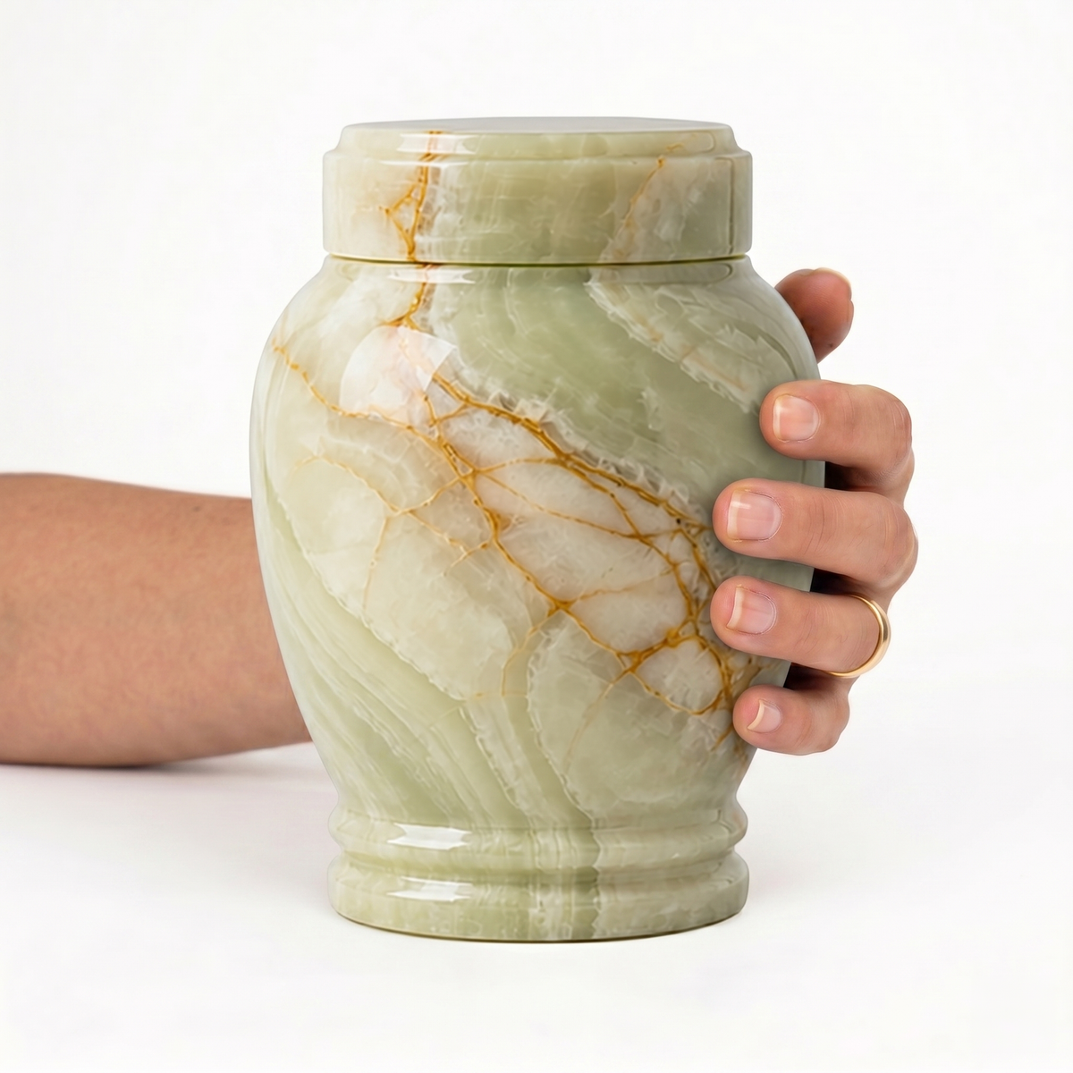 Grün cremation urn, 2.0 size scale view