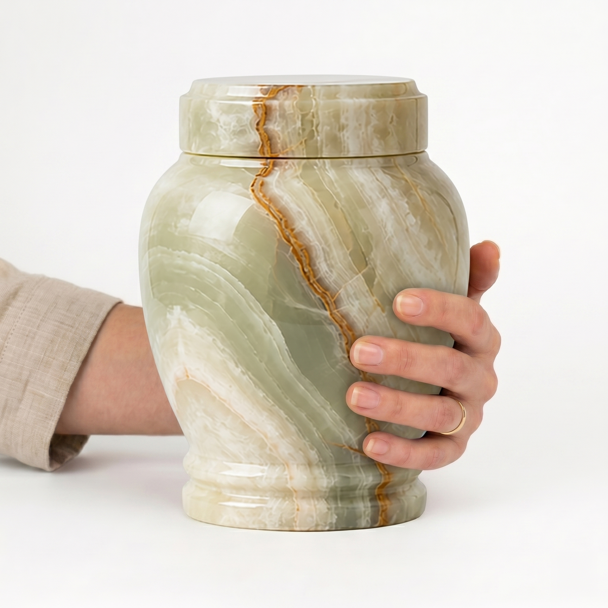 Grün cremation urn, 3.0 size scale view