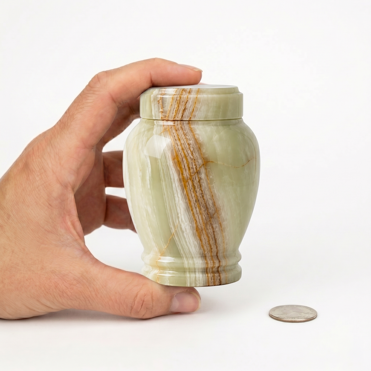 Grün cremation urn, MINI size scale view