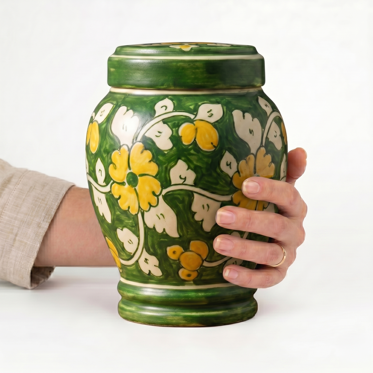 Liora cremation urn, 3.0 size scale view