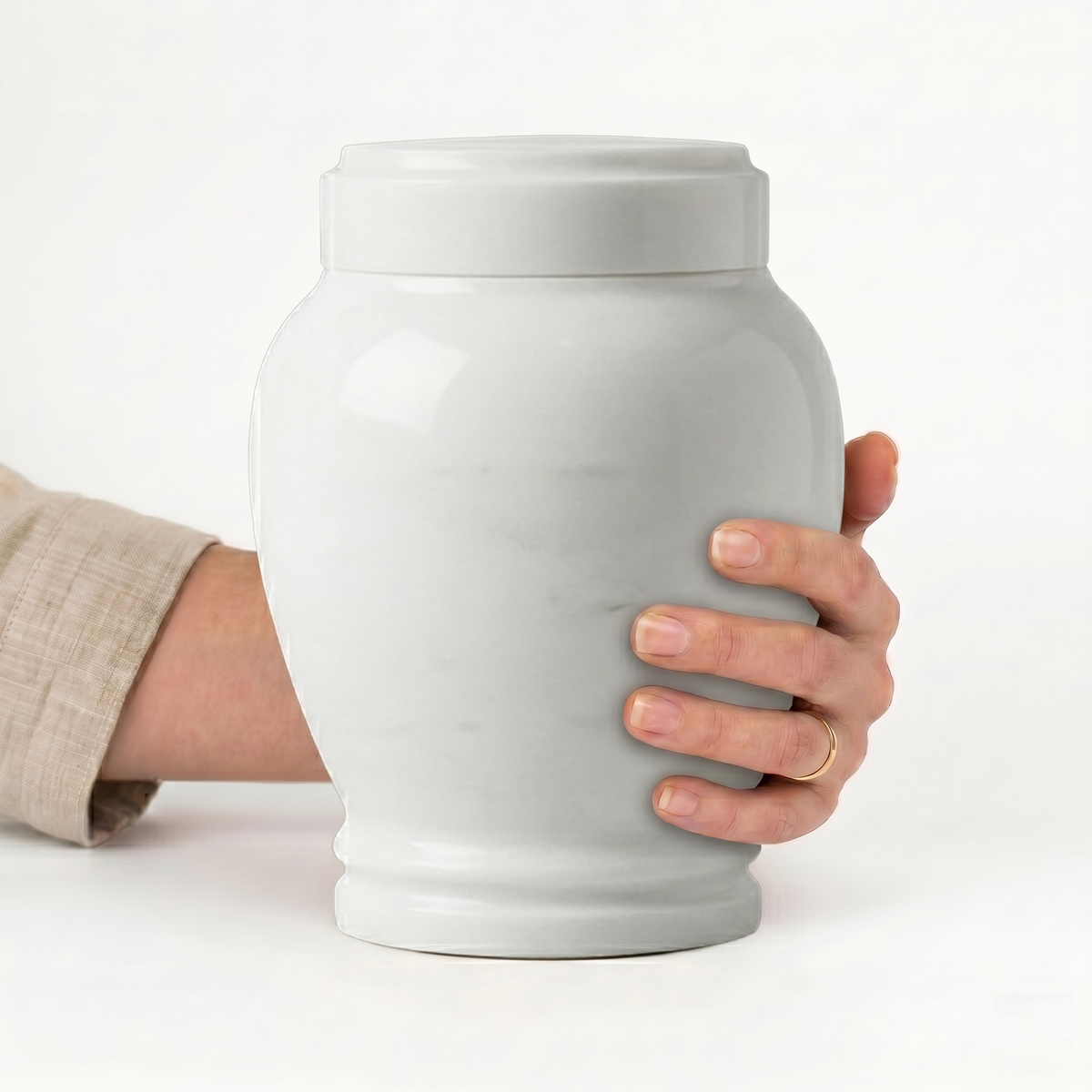 Luna cremation urn, 3.0 size scale view