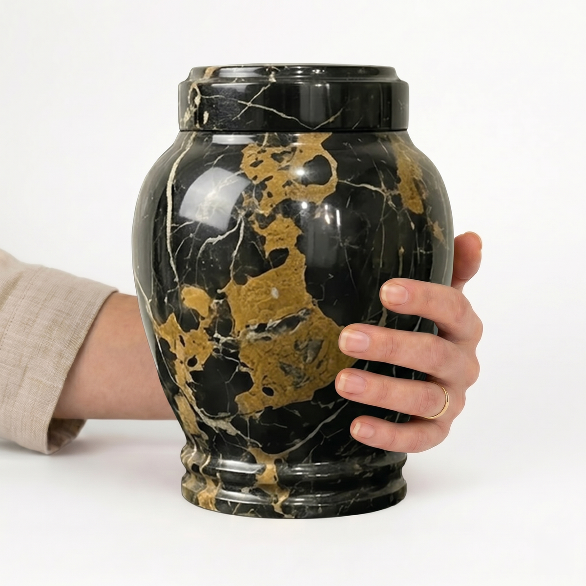 Lux cremation urn, 3.0 size scale view