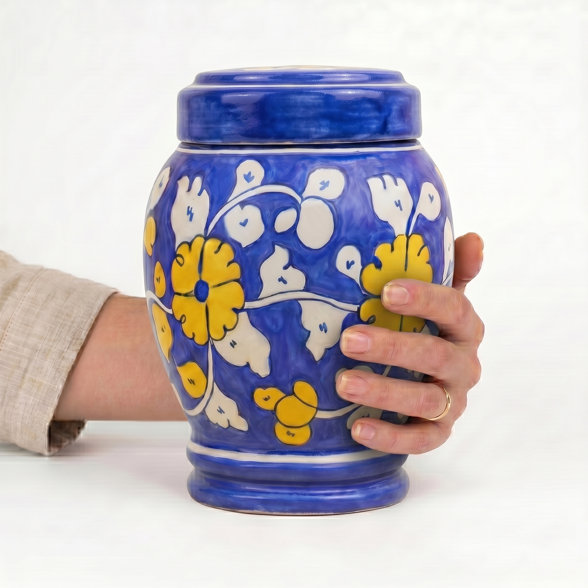 Mirel cremation urn, 3.0 size scale view