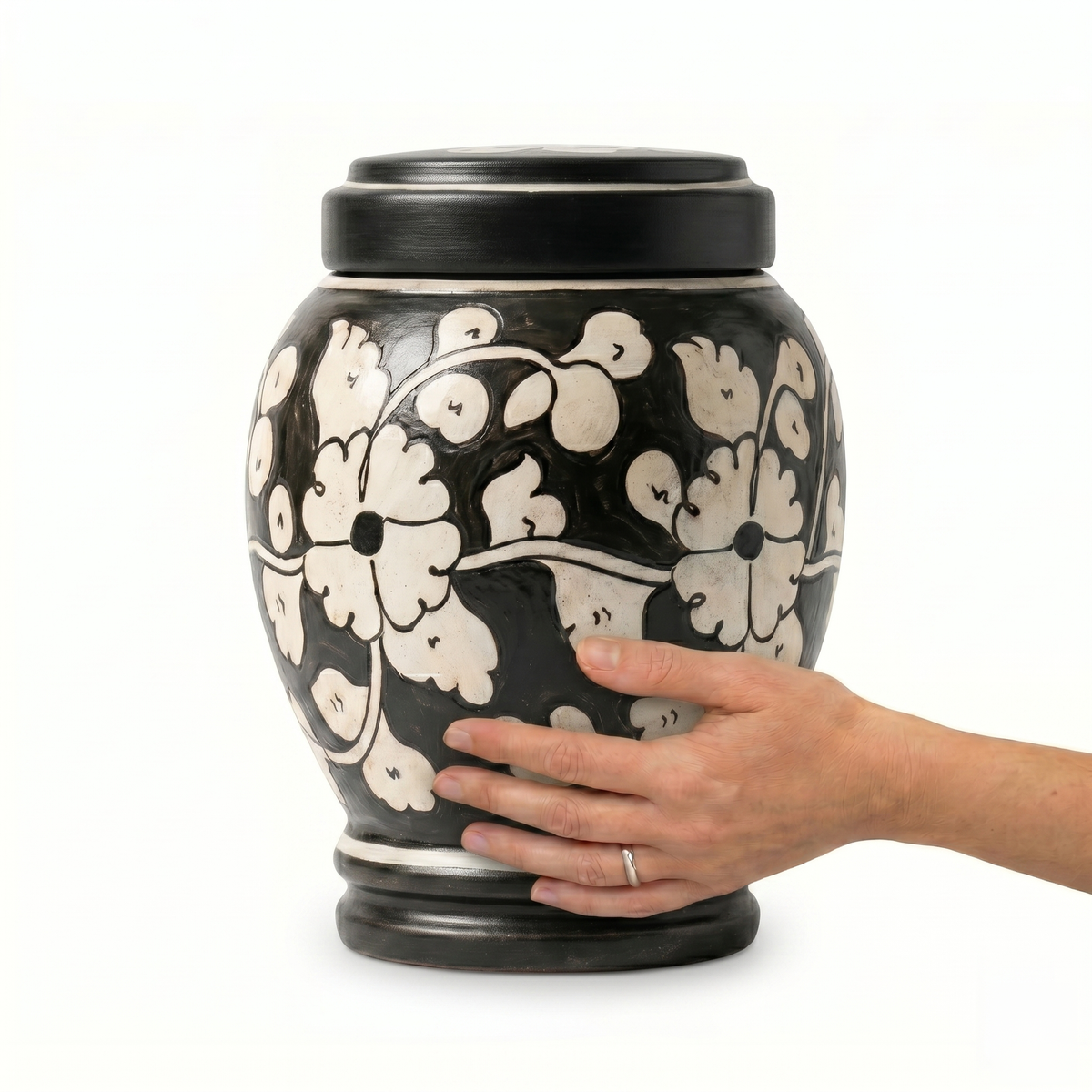 Raven cremation urn, 4.0 size scale view