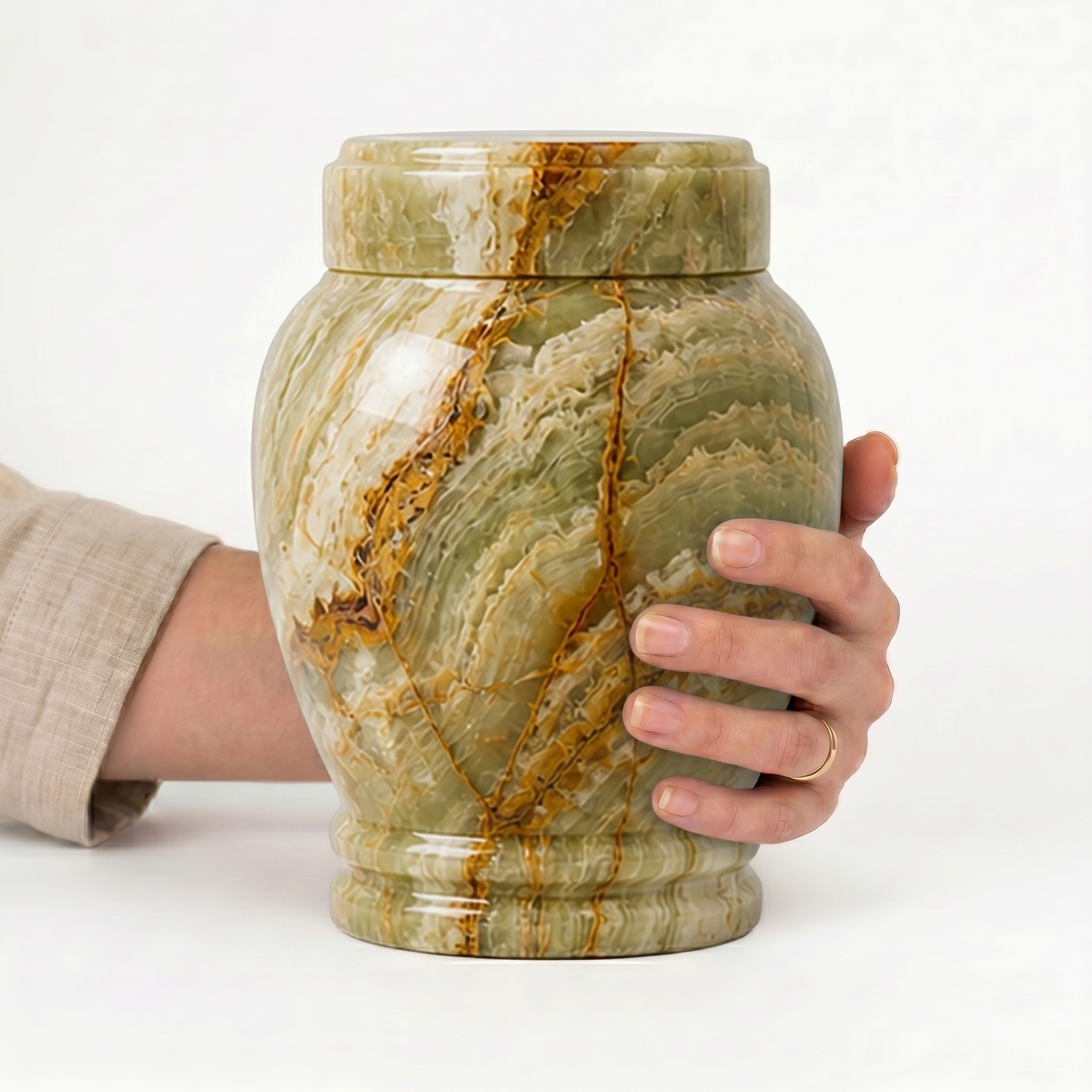 Silas cremation urn, 3.0 size scale view