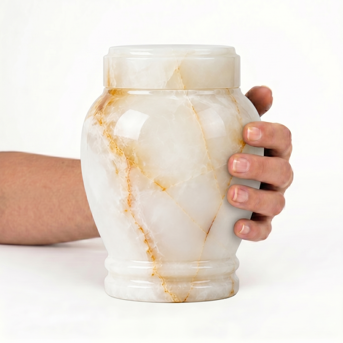 Suki cremation urn, 2.0 size scale view