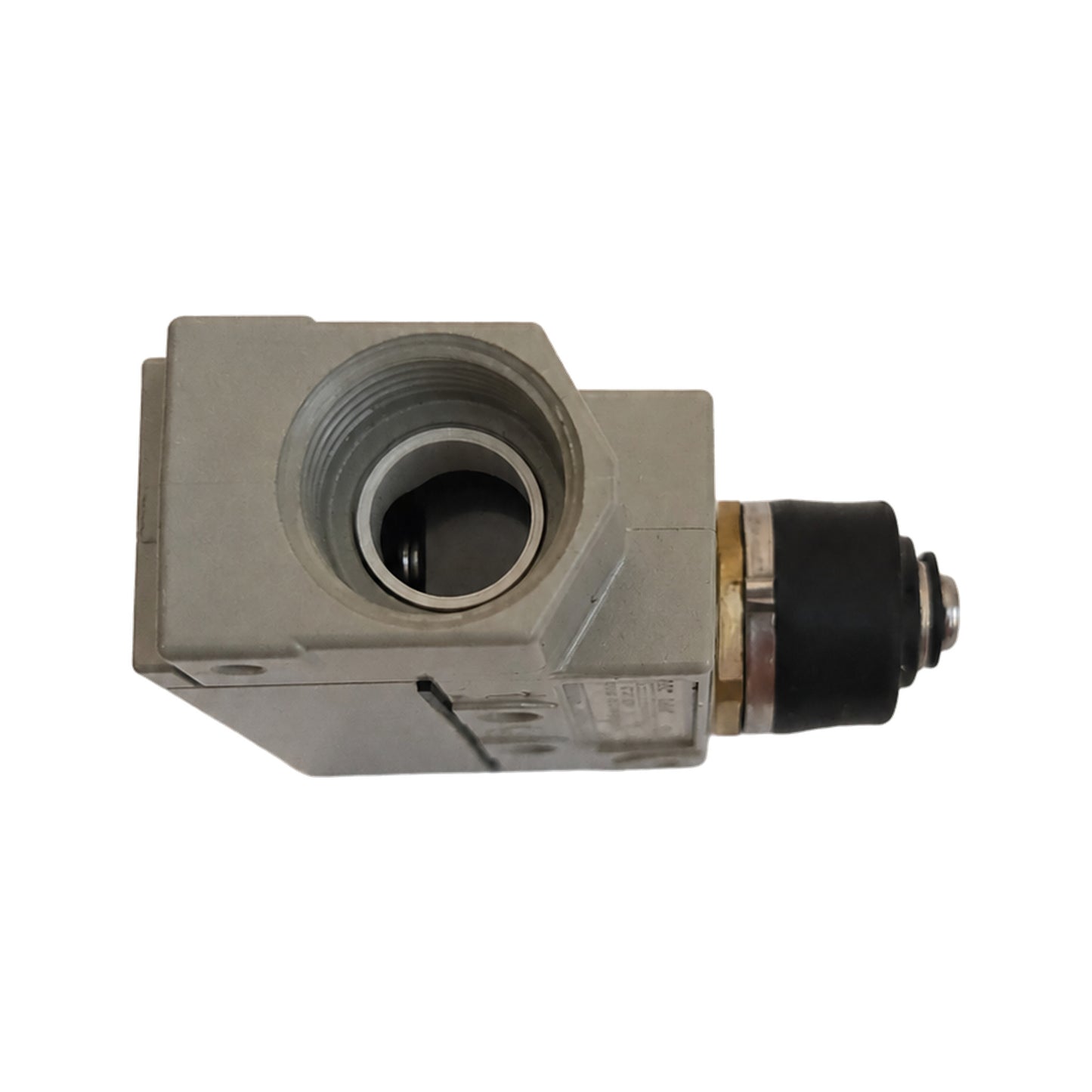 Limit Switch — Omron ZE-N-2S, Plunger, Enclosed