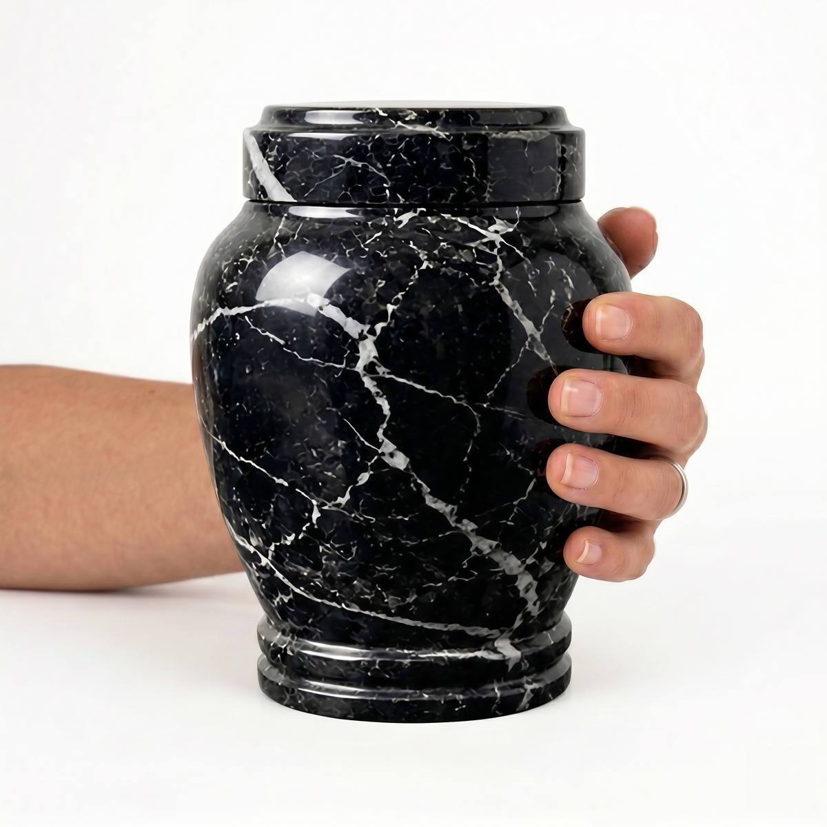 Zuri cremation urn, 2.0 size scale view